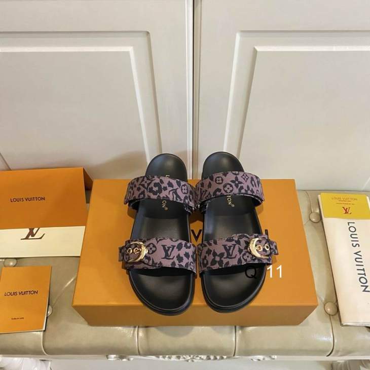 Picture of Louis Vuitton Slippers _SKULVsz35-40Y0308419